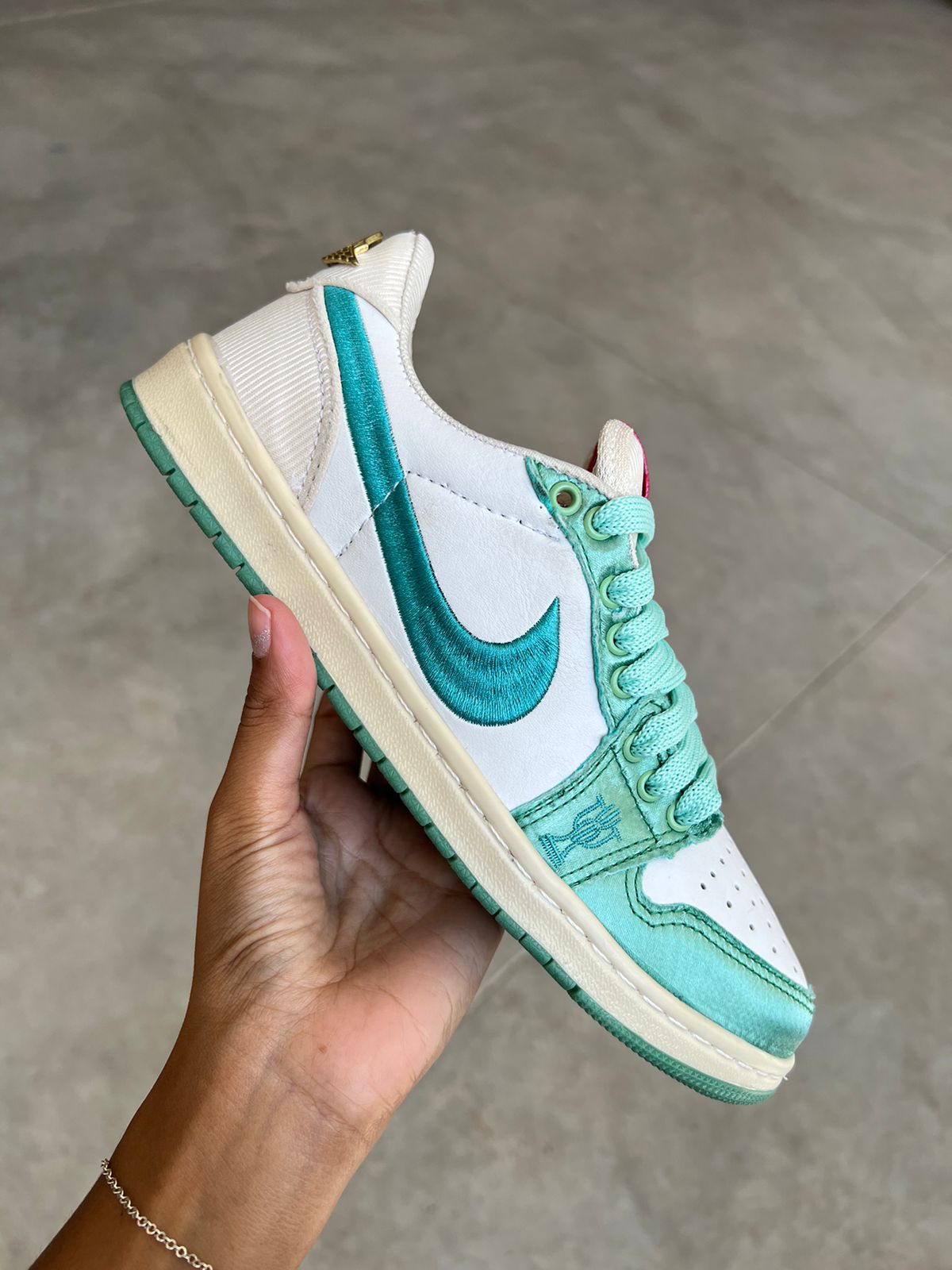Nike Air Jordan 1 Retro Low OG Trophy Room Away (Branco/Verde Água)