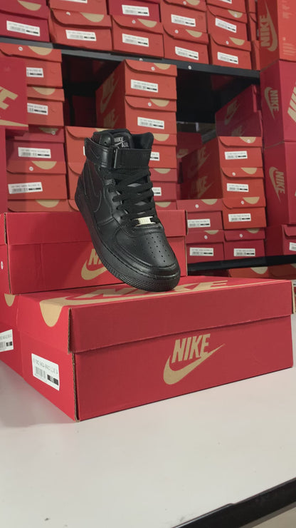 Bota Nike Air Force 1 (Preto)
