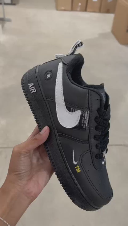 Nike Air Force 1 Utility (Preto/Branco)